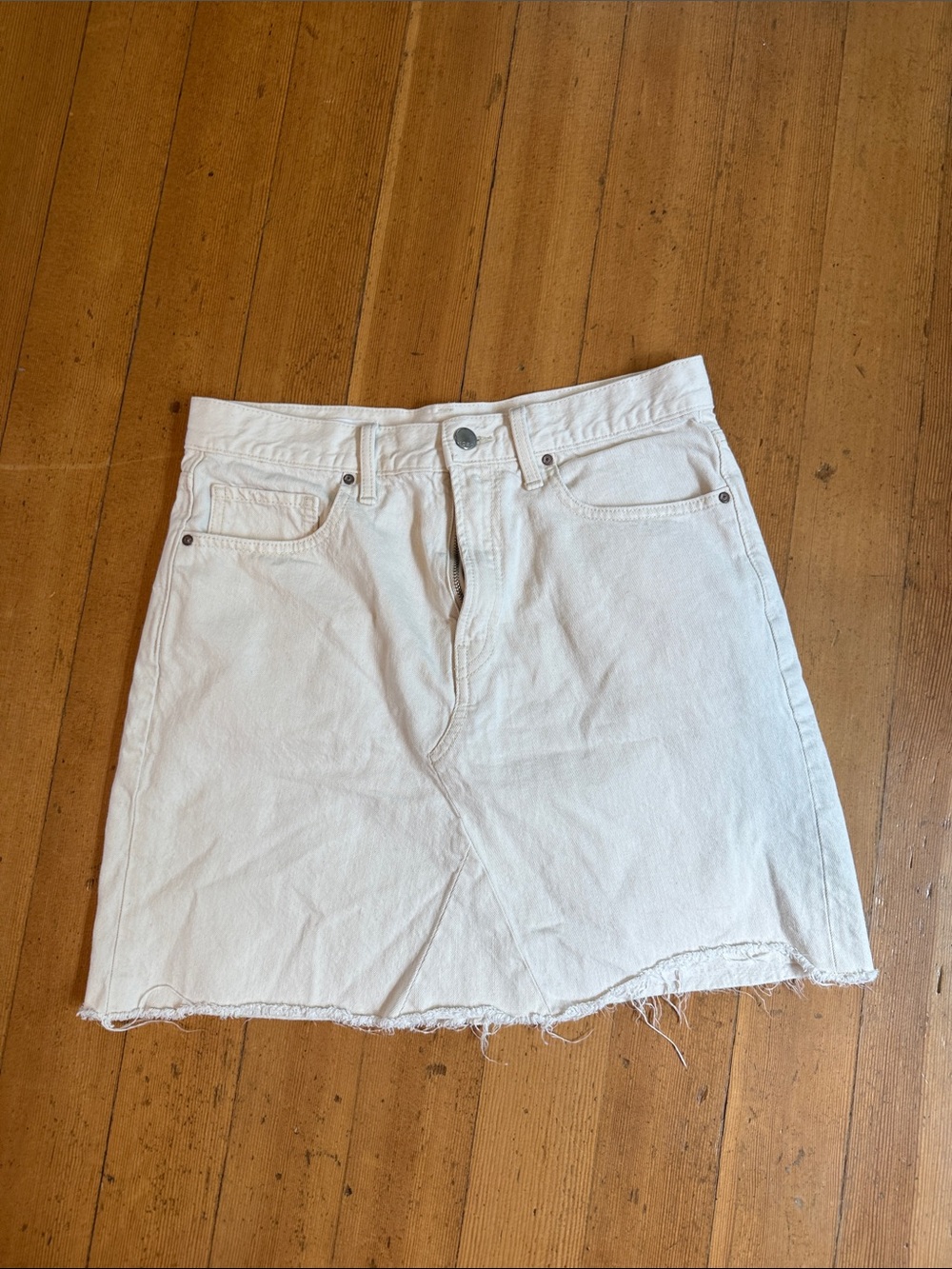 GAP White Denim Mini Skirt - Classic Casual Style
